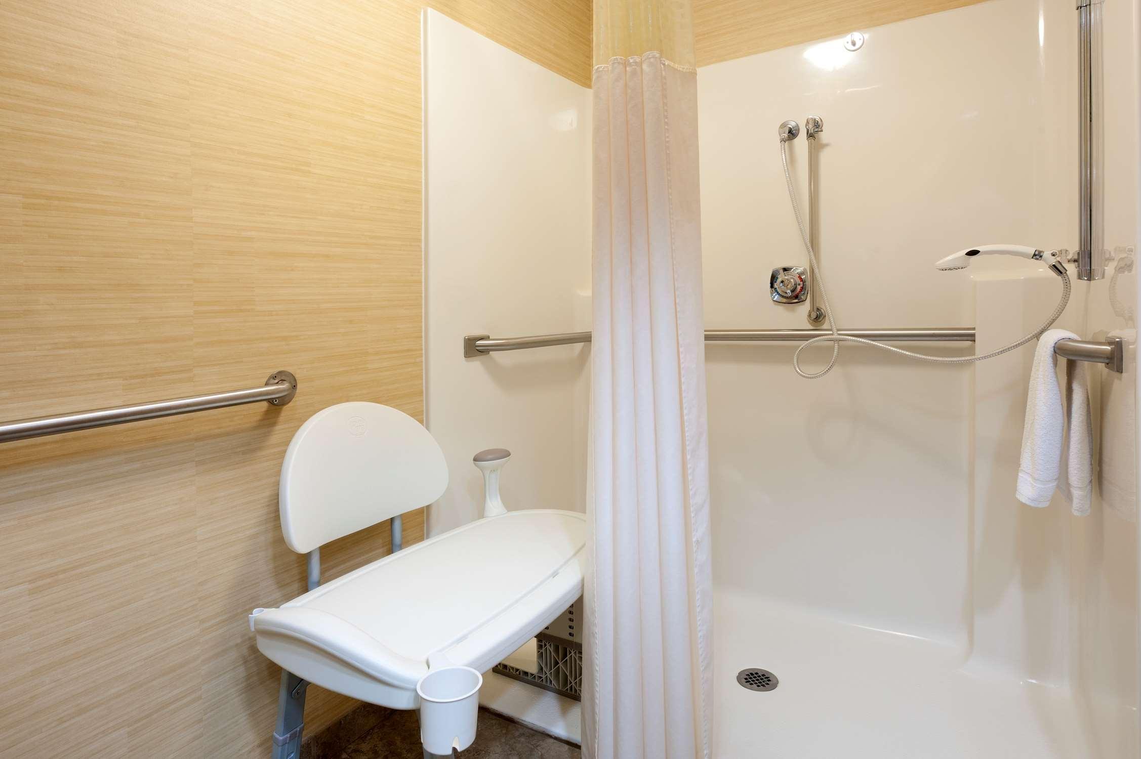 Hampton Inn Джейнсвилл Экстерьер фото