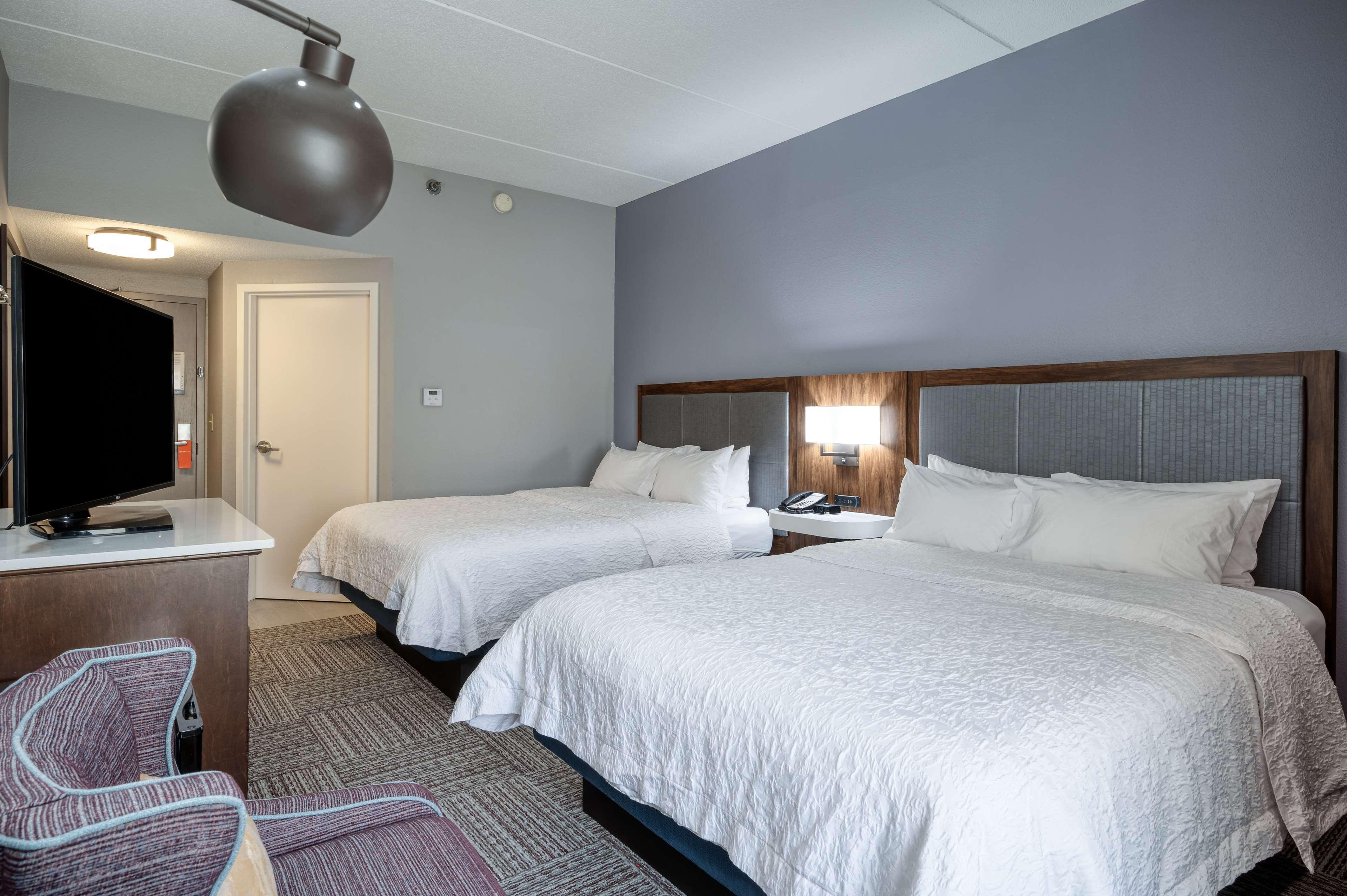 Hampton Inn Джейнсвилл Экстерьер фото