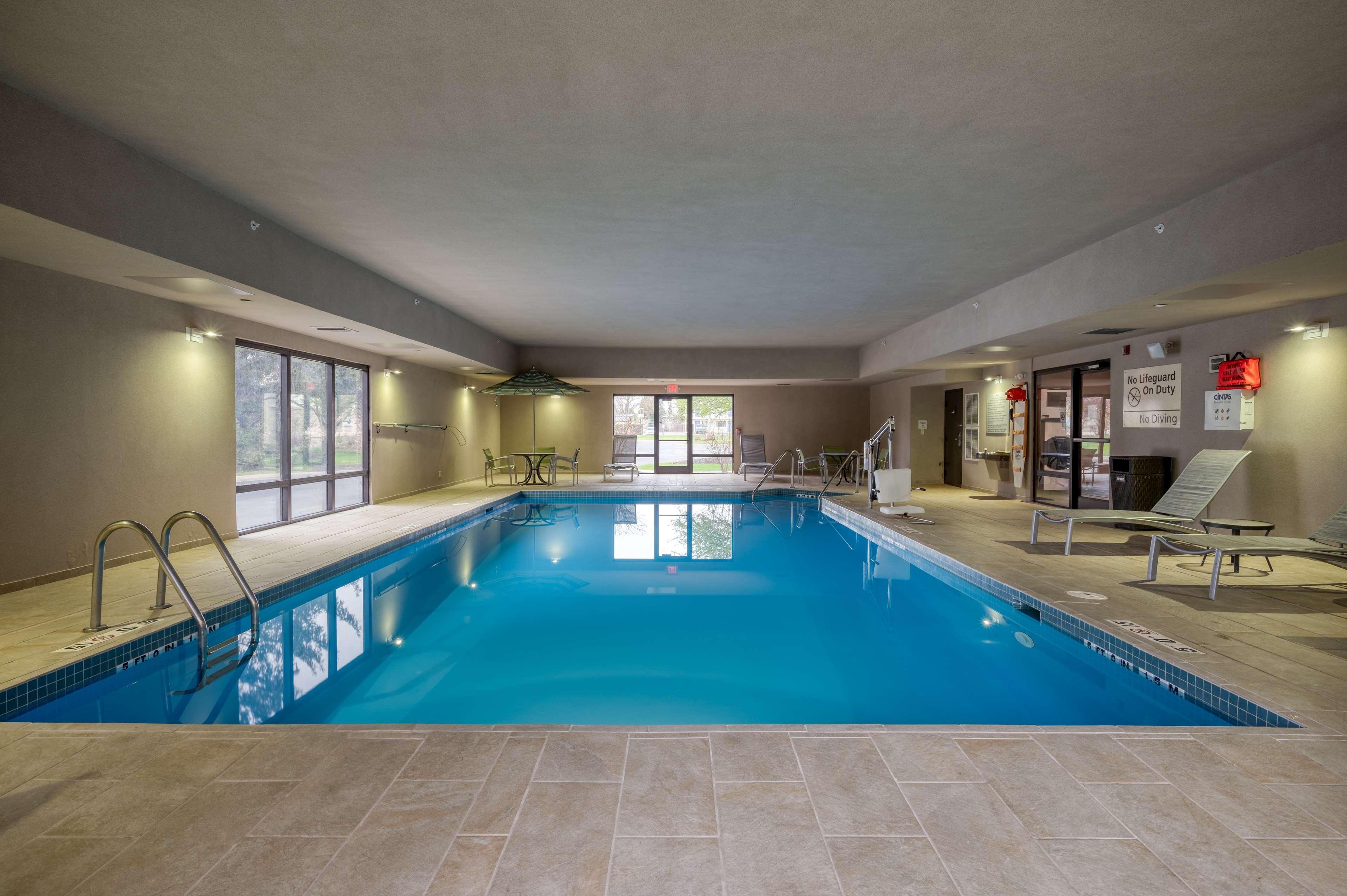 Hampton Inn Джейнсвилл Экстерьер фото