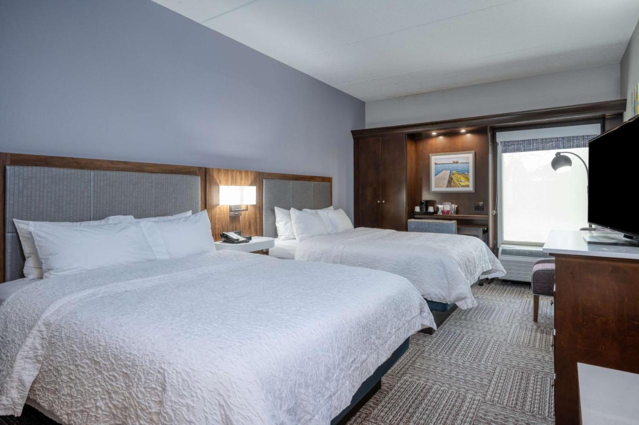Hampton Inn Джейнсвилл Экстерьер фото