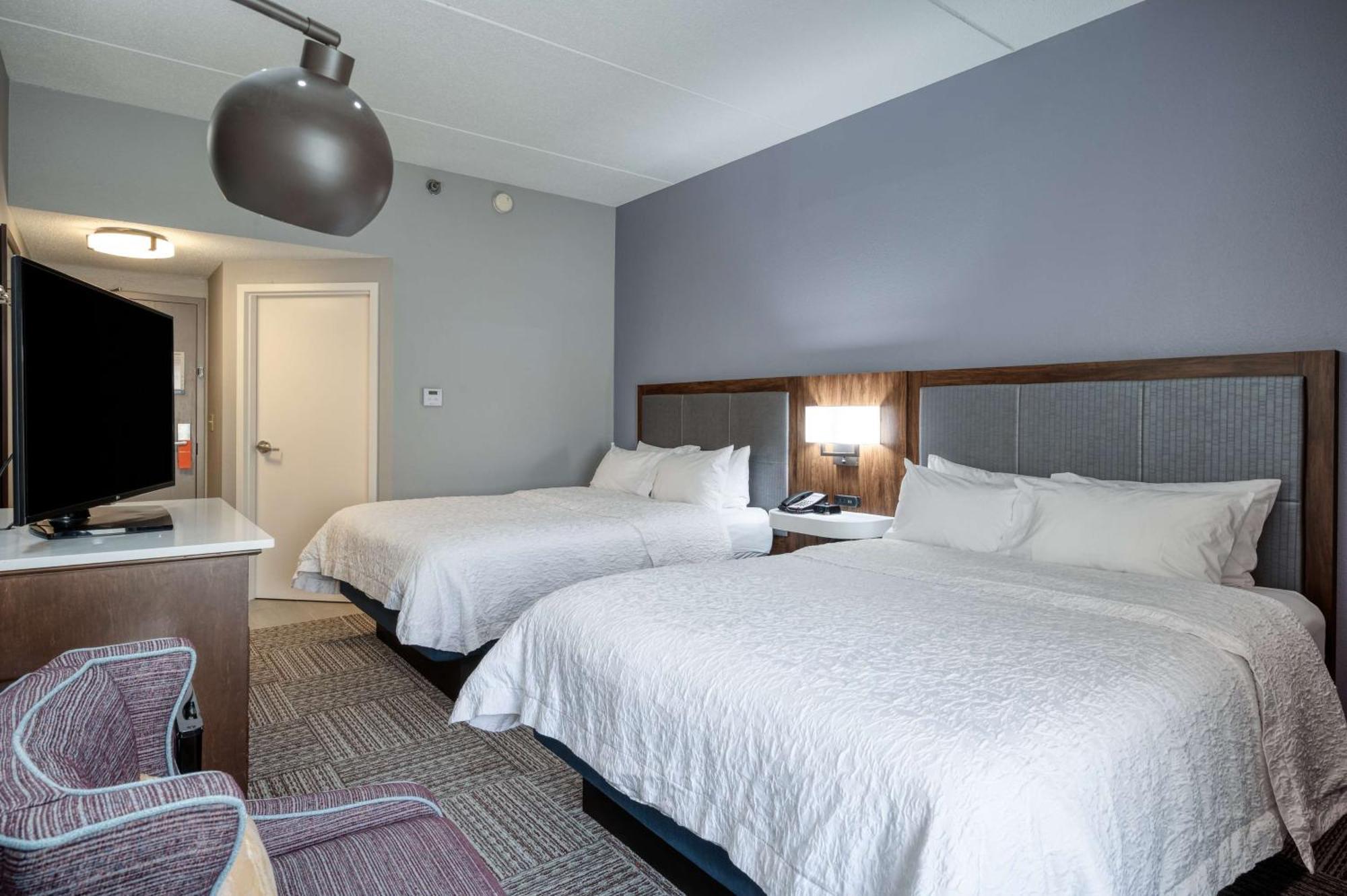 Hampton Inn Джейнсвилл Экстерьер фото
