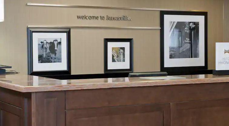 Hampton Inn Джейнсвилл Экстерьер фото