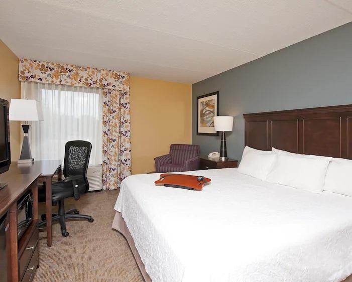 Hampton Inn Джейнсвилл Экстерьер фото